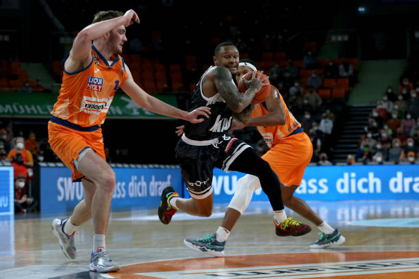 曼占据了4 曼占据了4